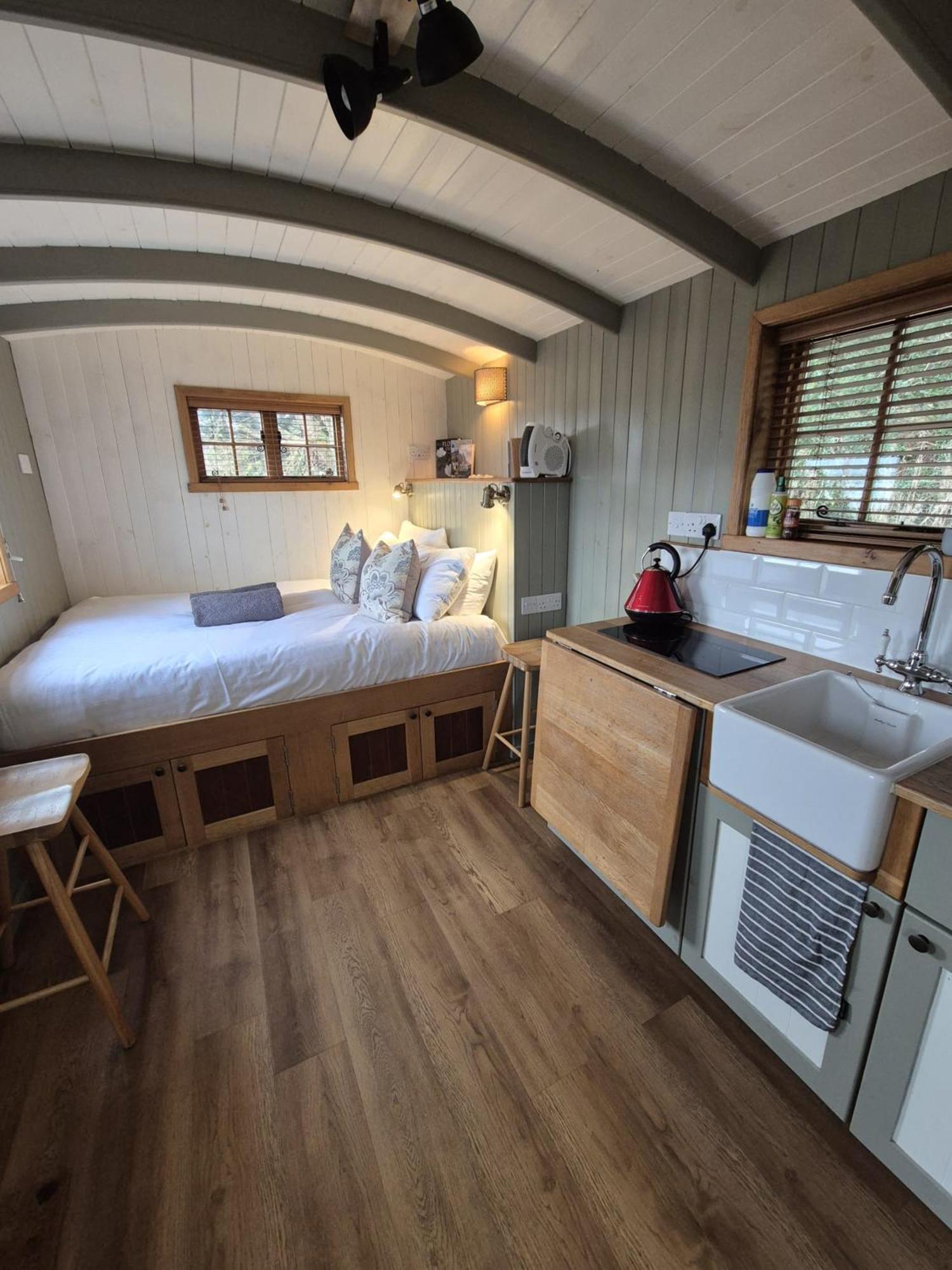 Corry Lodge Estate - Sheperds Huts Or Container Stays With Sea View Broadford (Isle of Skye) Eksteriør bilde