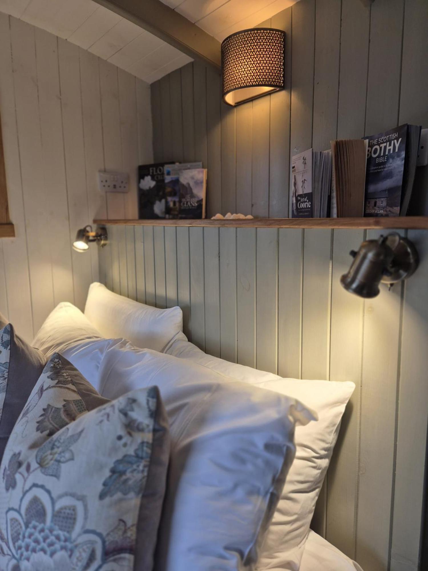 Corry Lodge Estate - Sheperds Huts Or Container Stays With Sea View Broadford (Isle of Skye) Eksteriør bilde